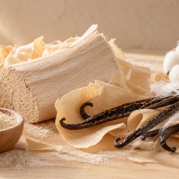 Base notes: Sandalwood, Musk, Vanilla