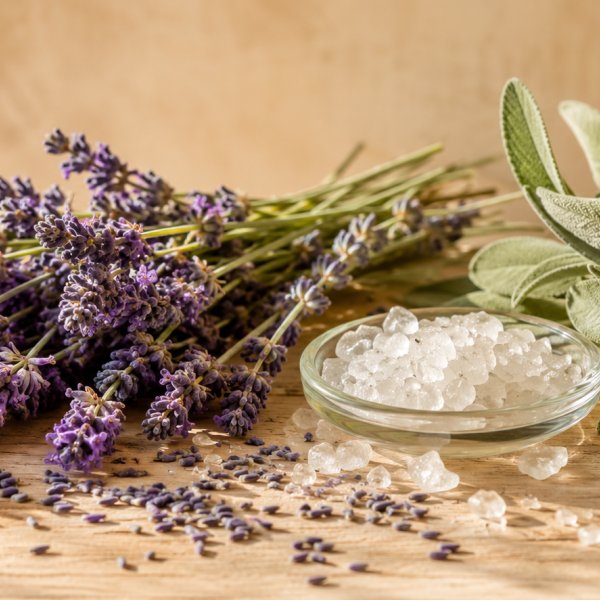 Base notes: Ambrofix, Lavender